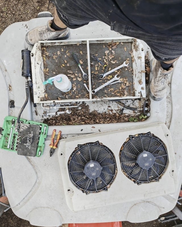 Mantenimiento de radiador y ventiladores en maquinaria pesada — AT Electrofresh Guanacaste