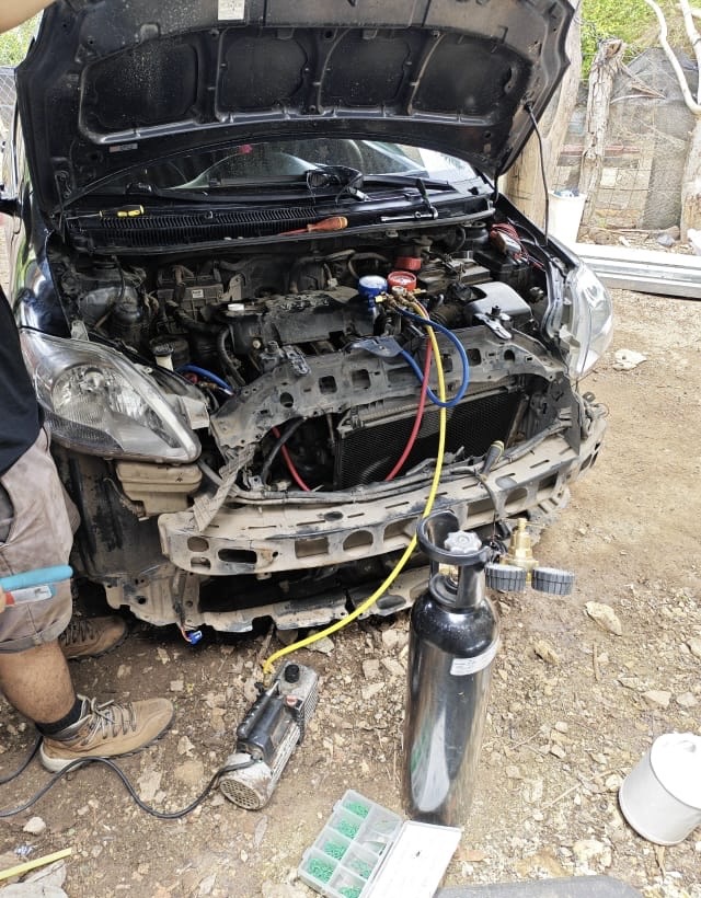 Carga de gas refrigerante en sistema A/C automotriz — AT Electrofresh Guanacaste