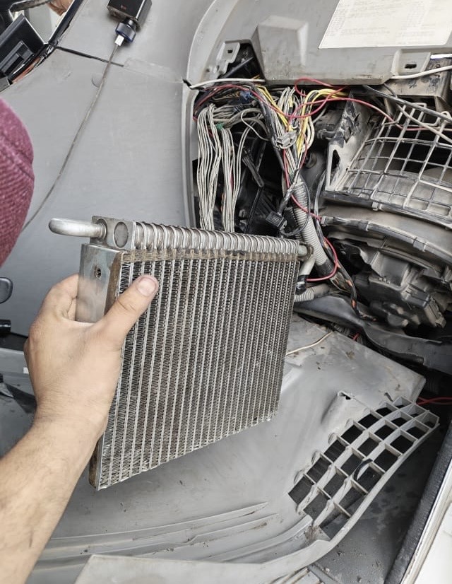 Reemplazo de evaporador A/C automotriz — AT Electrofresh Liberia Guanacaste